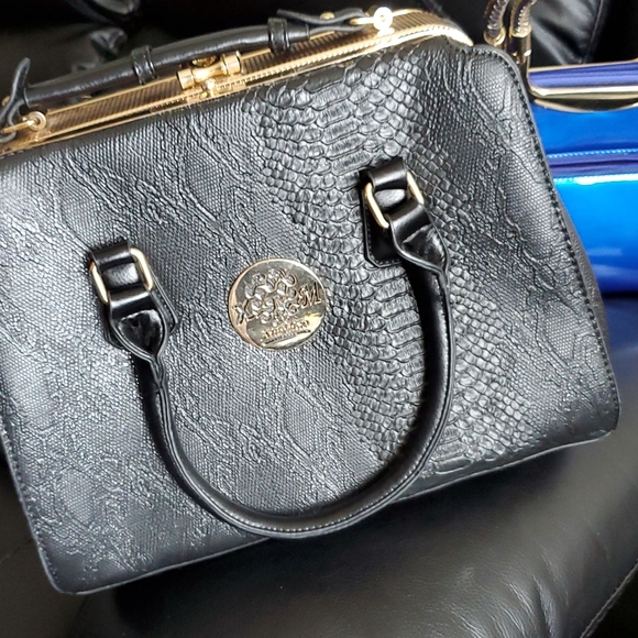 Pursu - Picture 3 of 3